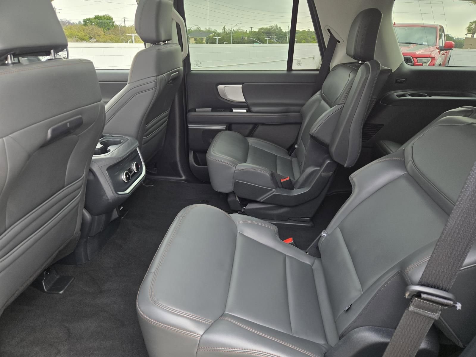 Used 2025 Ford Expedition Active image 23