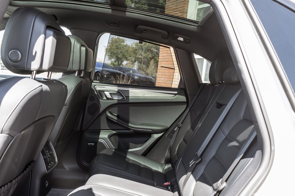 Used 2023 Porsche Macan GTS w/ Premium Package Plus image 30