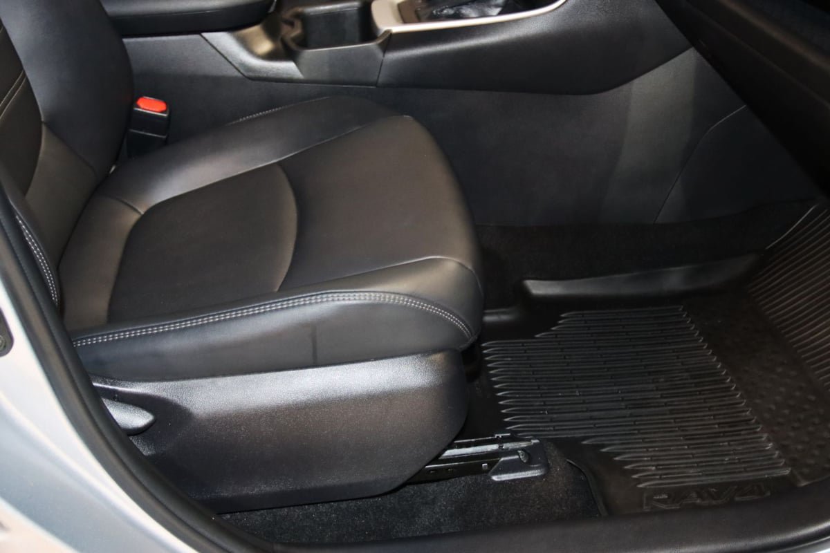 Used 2022 Toyota RAV4 XLE Premium AWD/4WD image 54