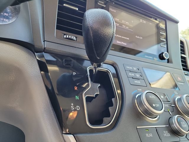 Used 2020 Toyota Sienna LE FWD image 32