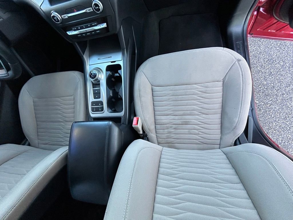 Used 2020 Ford Explorer XLT image 37