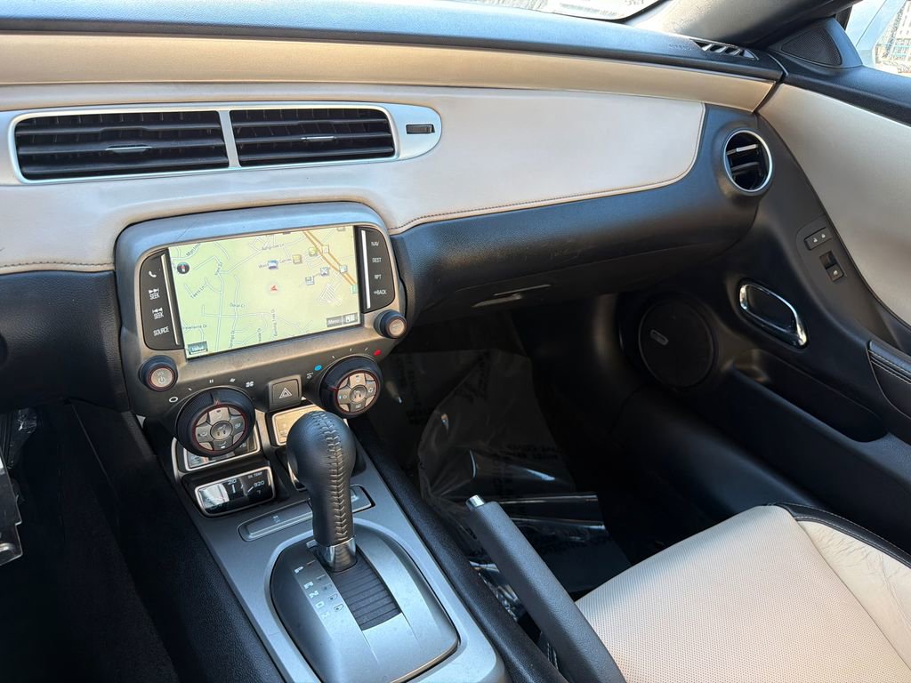 Used 2014 Chevrolet Camaro SS RWD image 16