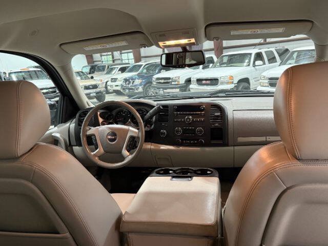 Used 2013 GMC Sierra 2500 SLE w/ SLE Preferred Package AWD/4WD image 18