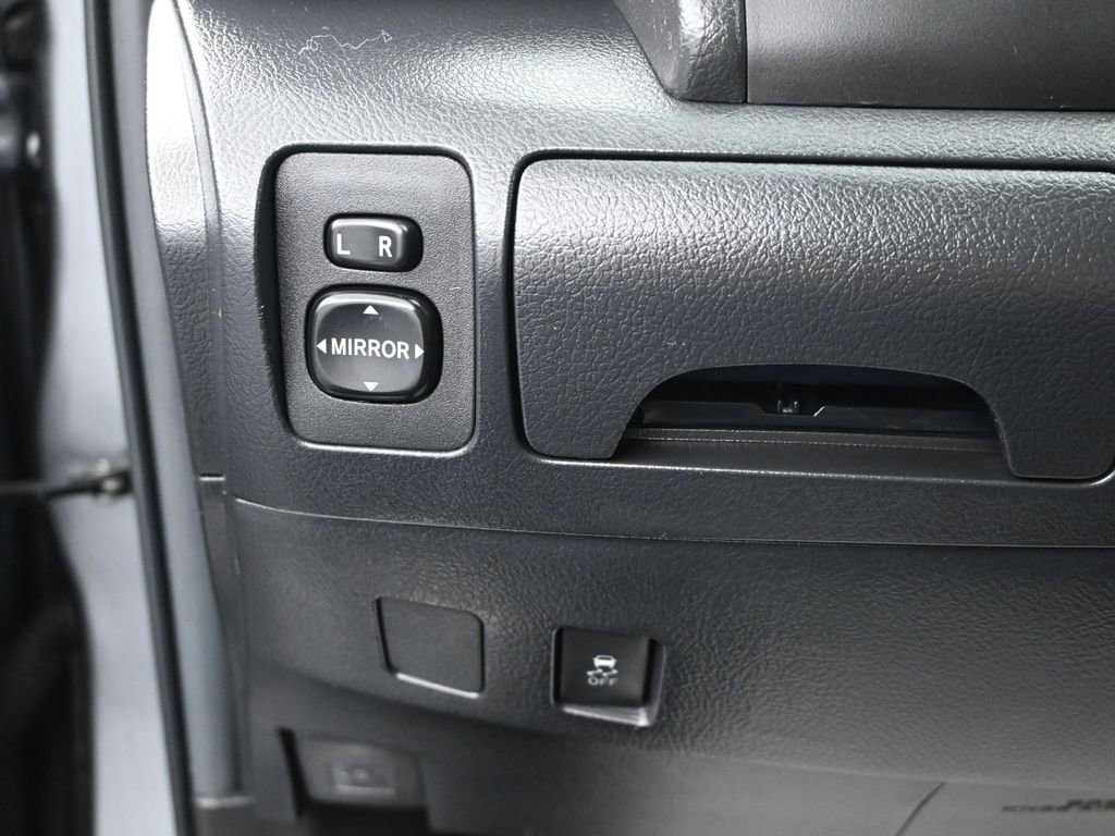 Used 2010 Toyota Camry SE image 11