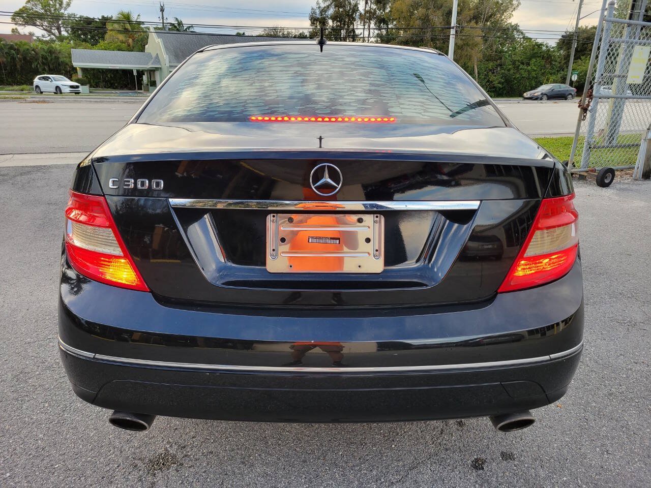 Used 2009 Mercedes-Benz C 300 Sedan image 4