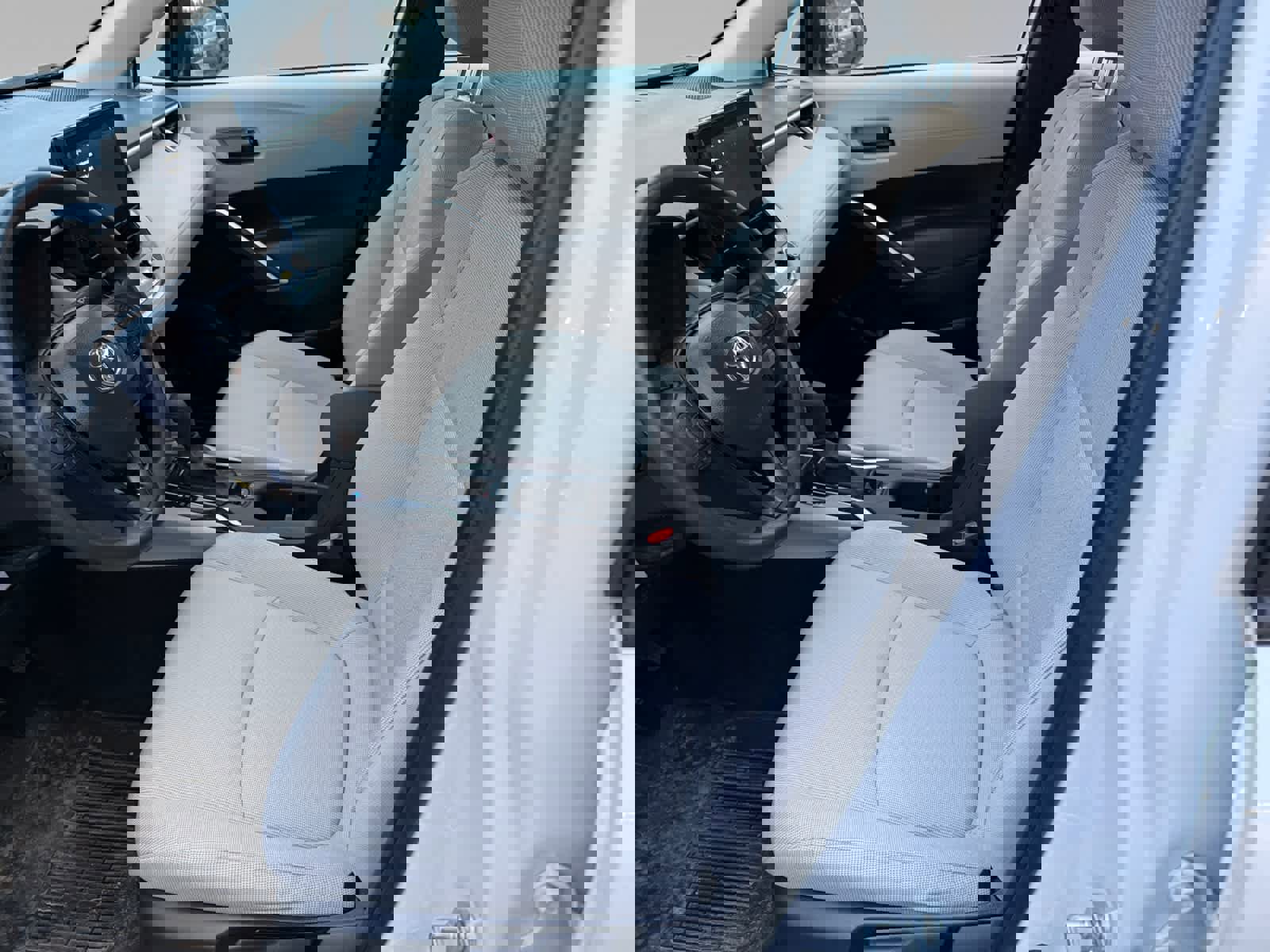 Used 2025 Toyota Corolla Cross L image 15