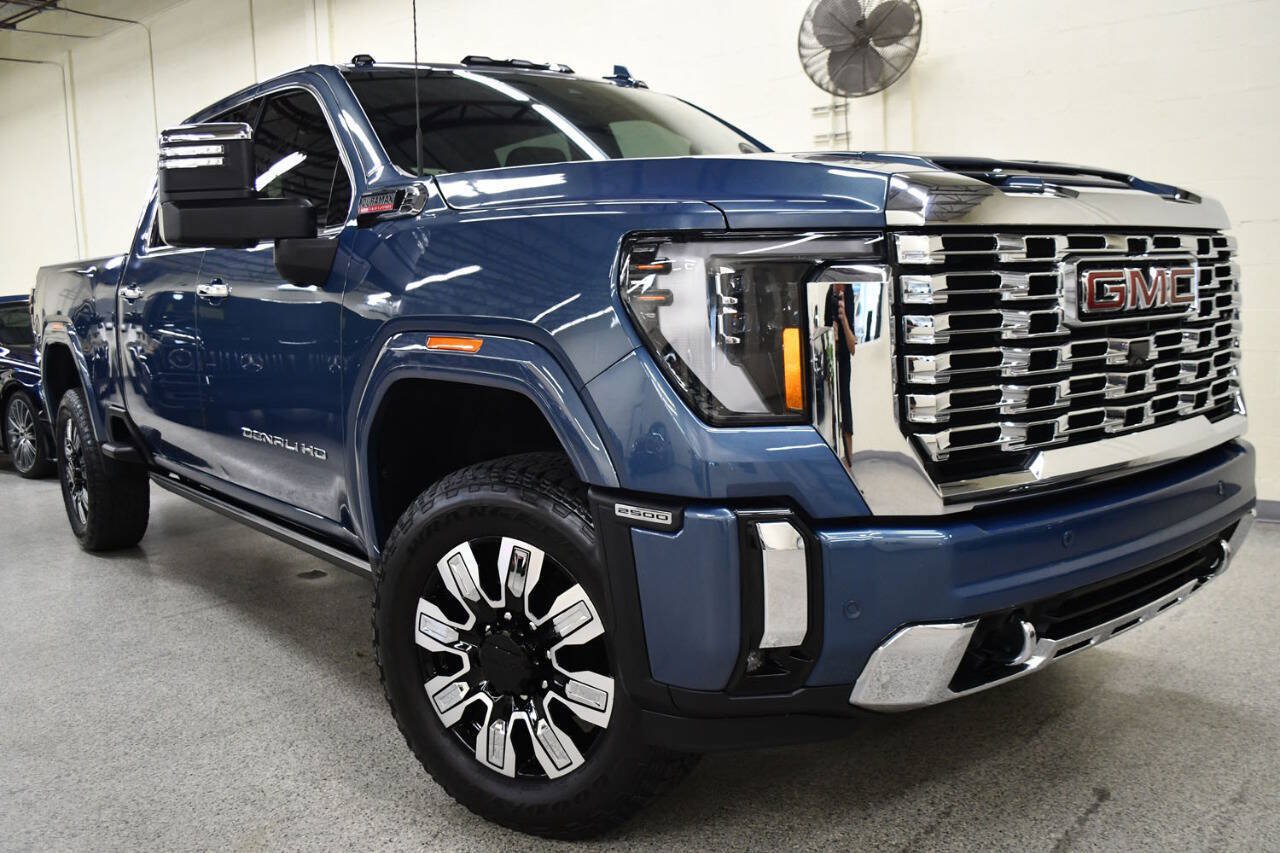 Used 2025 GMC Sierra 2500 Denali w/ Denali Reserve Package AWD/4WD image 2