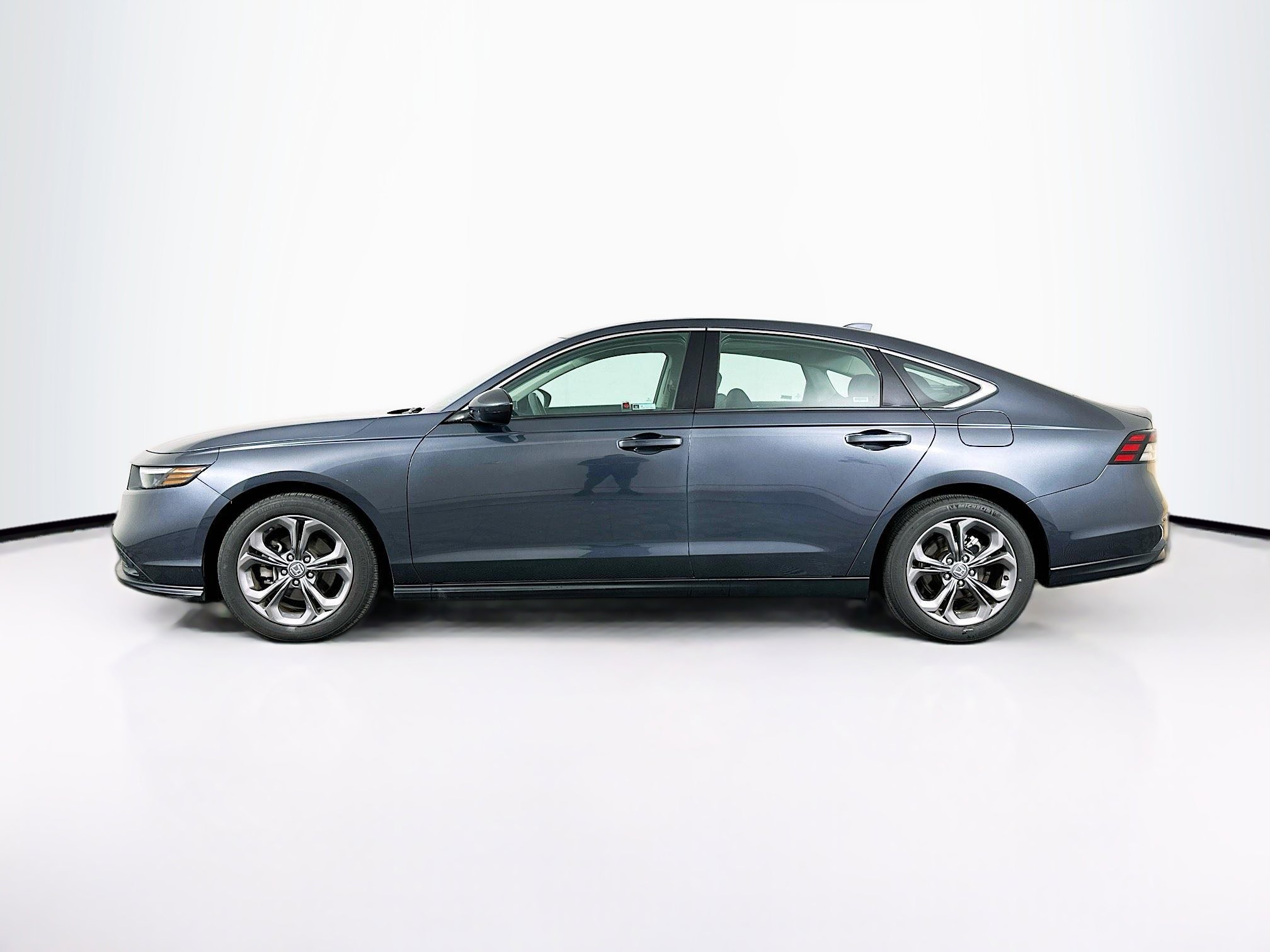 Used 2024 Honda Accord EX image 4