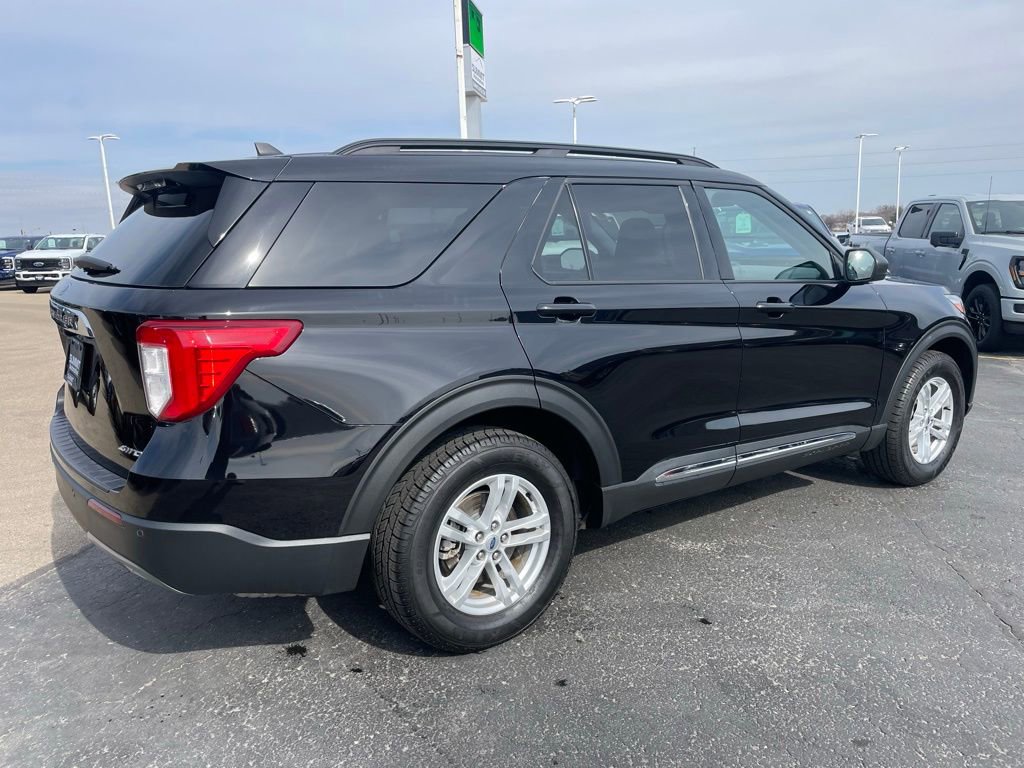 Used 2023 Ford Explorer XLT w/ Equipment Group 202A AWD/4WD image 4