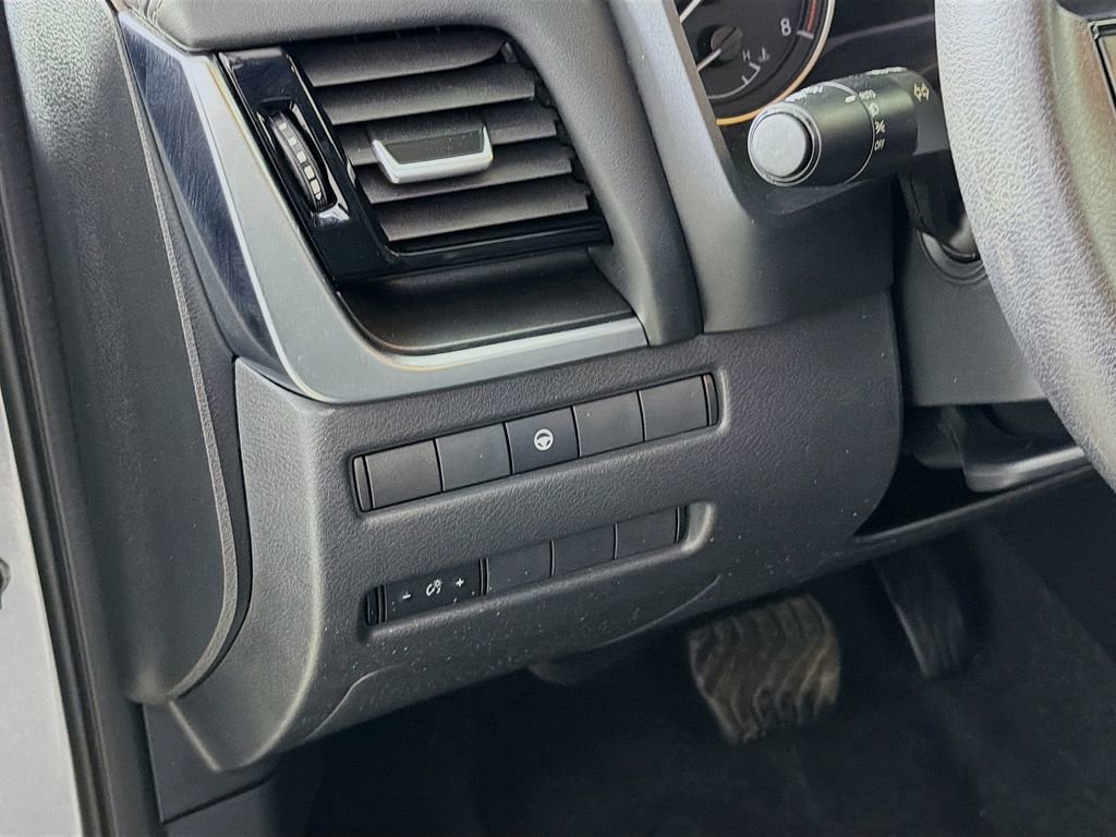 Used 2022 Nissan Rogue SV image 12