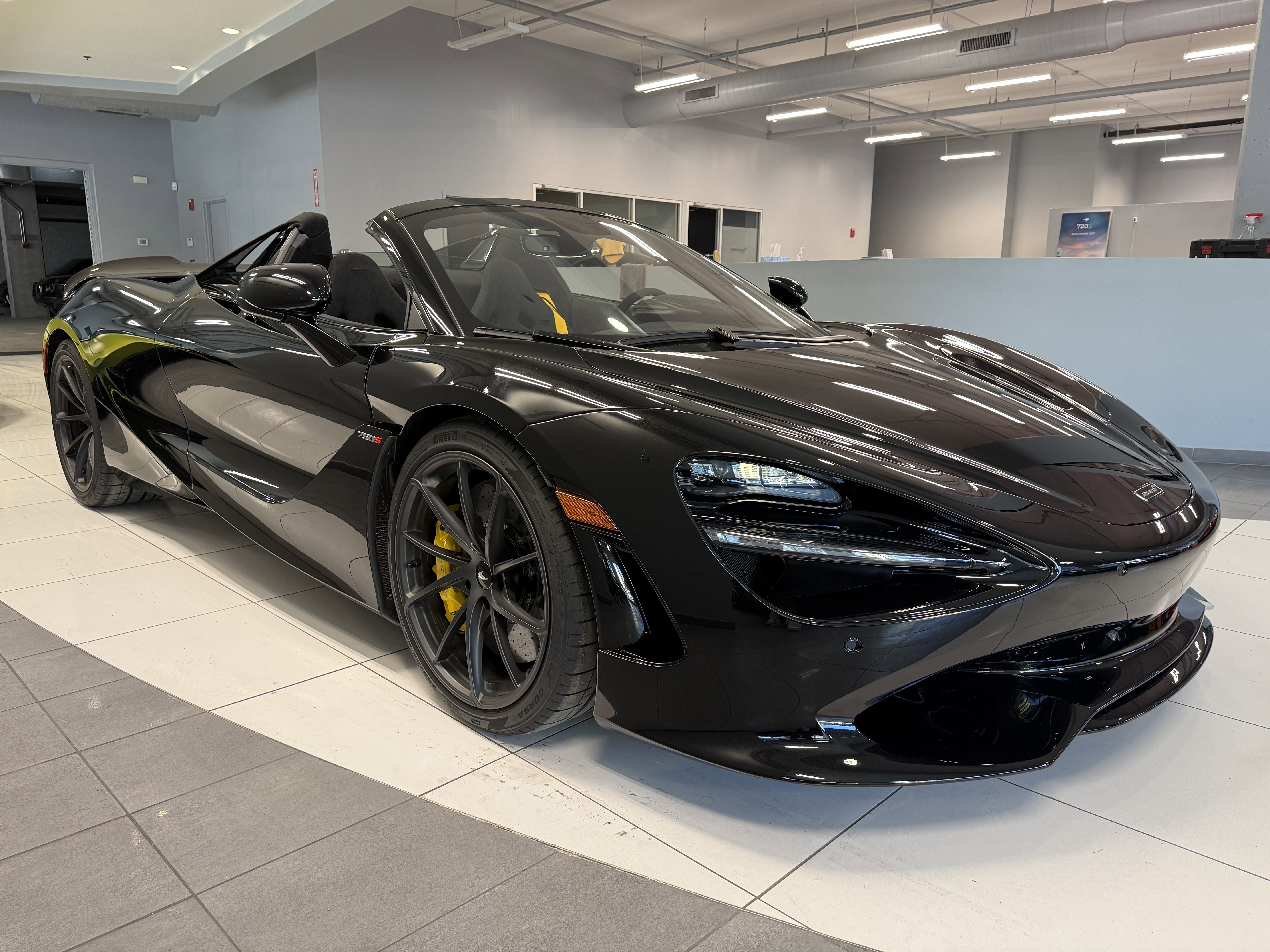 Used 2025 McLaren 750S Spider image 8