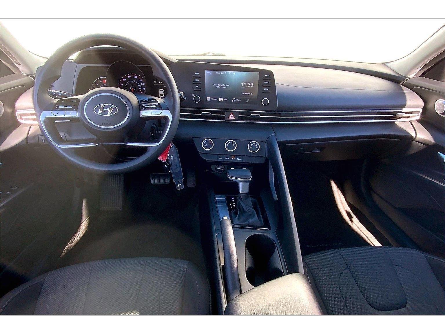 Used 2022 Hyundai Elantra SE w/ Cargo Package image 12