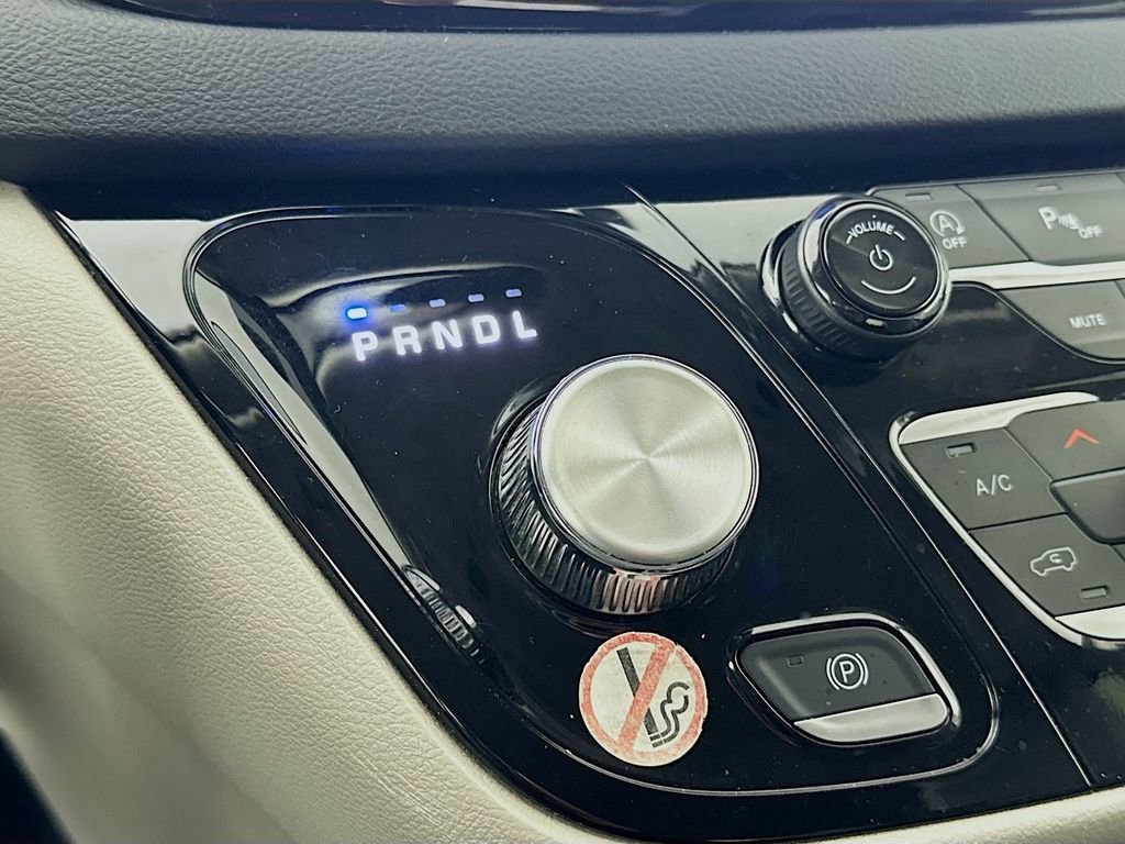 Certified 2024 Chrysler Pacifica Touring-L image 25