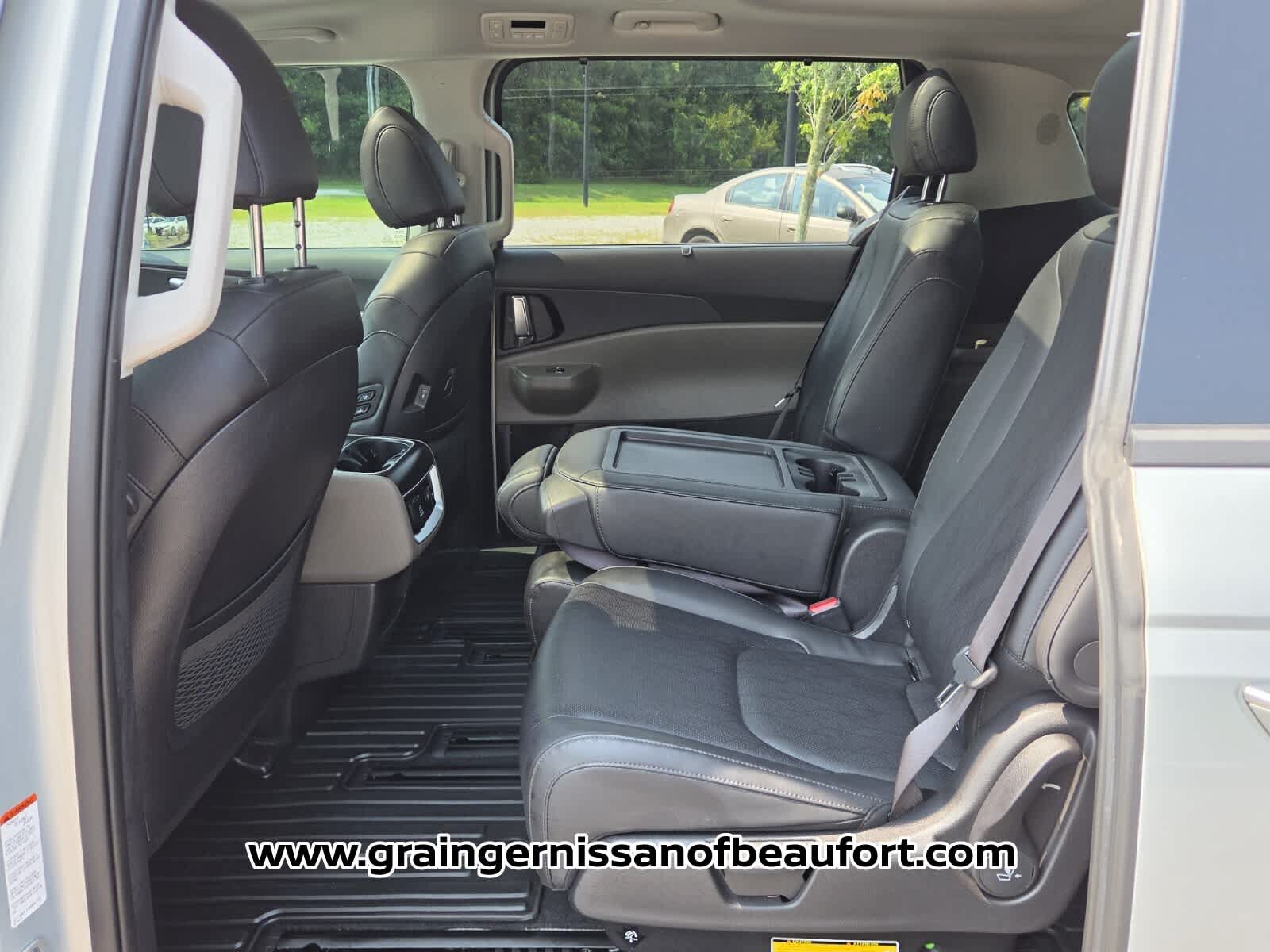 Used 2025 Kia Carnival SX FWD image 4