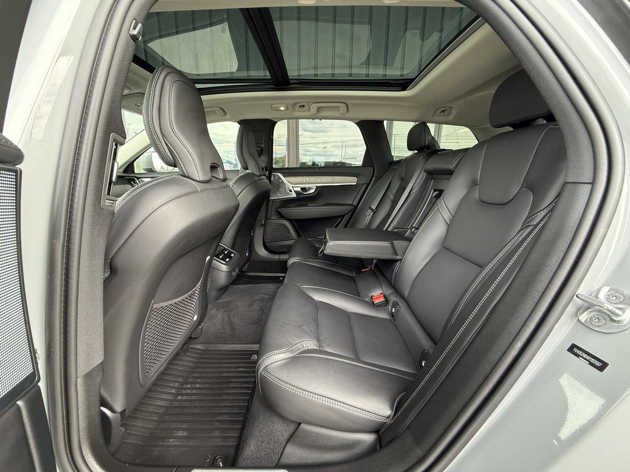 Used 2024 Volvo V90 B6 Cross Country Ultimate AWD/4WD image 42