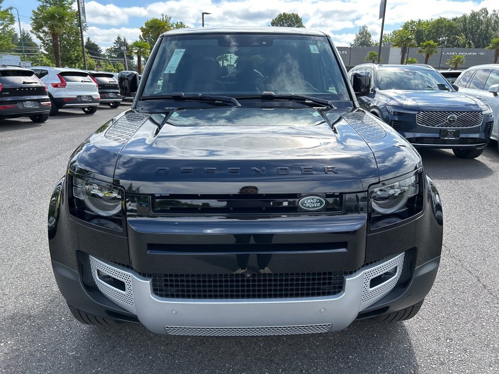 New 2025 Land Rover Defender 130 S image 9