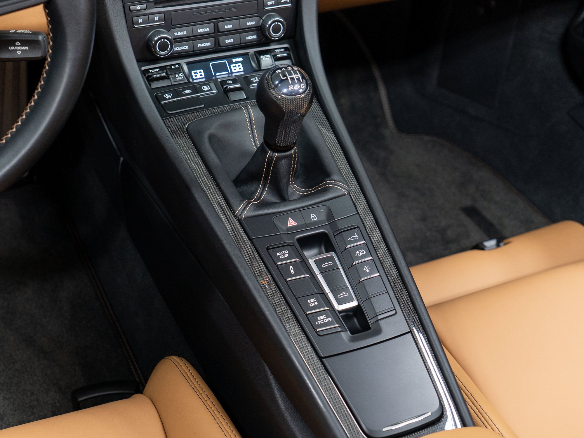 Certified 2019 Porsche 911 Speedster RWD image 33