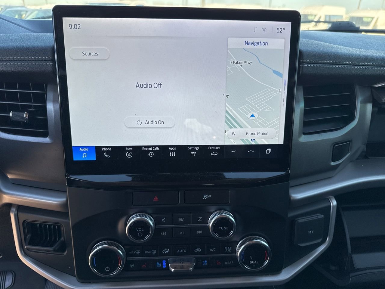 Used 2023 Ford Expedition XLT image 22