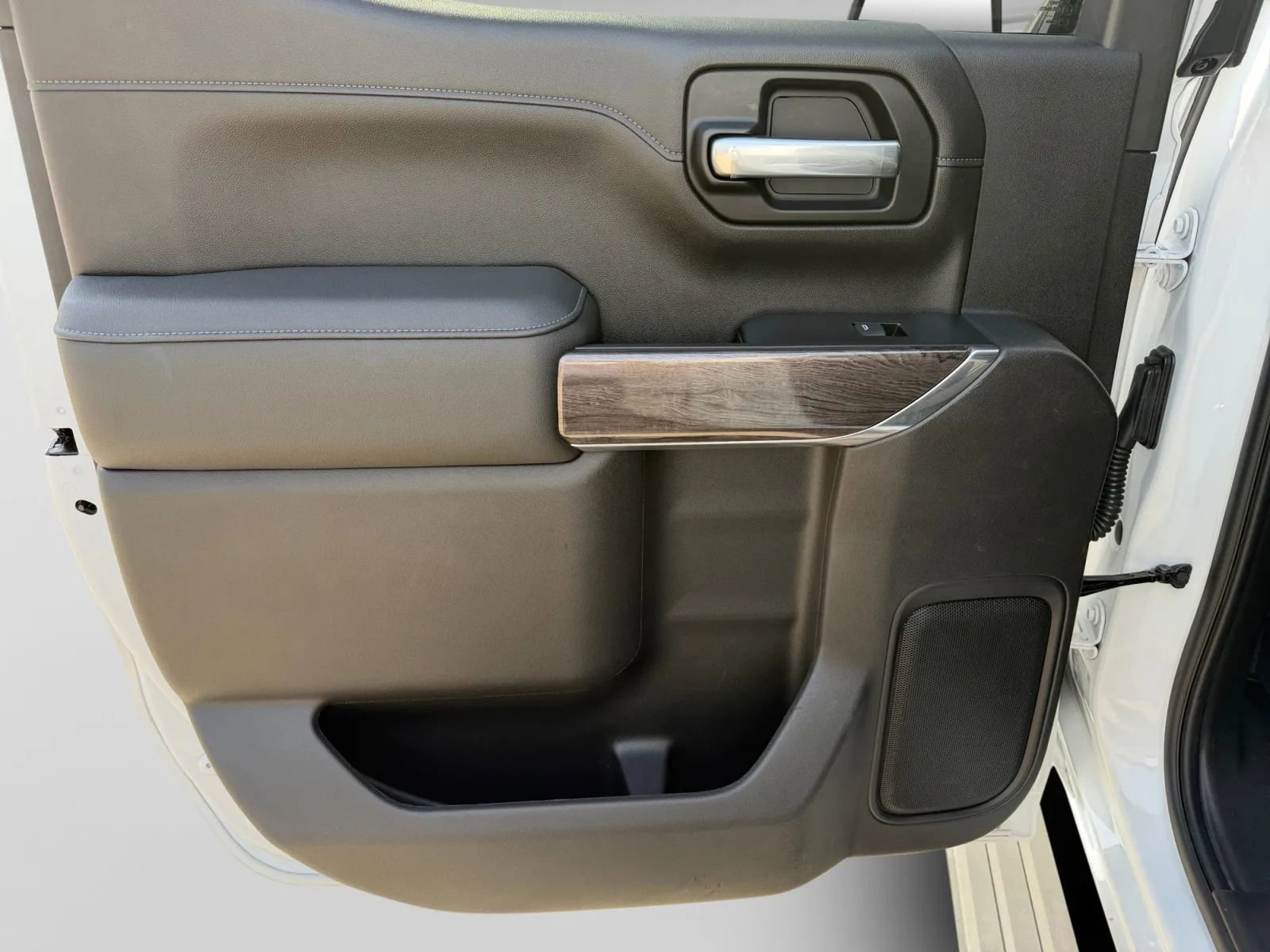 Used 2021 Chevrolet Silverado 1500 LTZ image 26