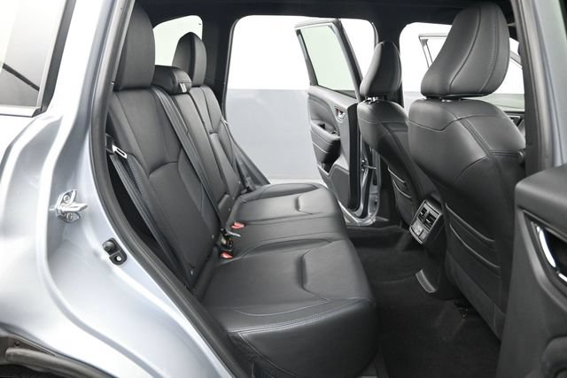 Used 2025 Subaru Forester Limited AWD/4WD image 18