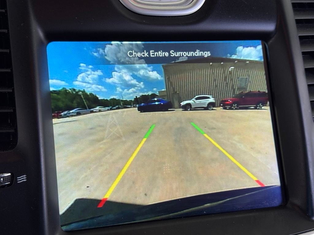 Used 2022 Chrysler 300 Touring L RWD image 5