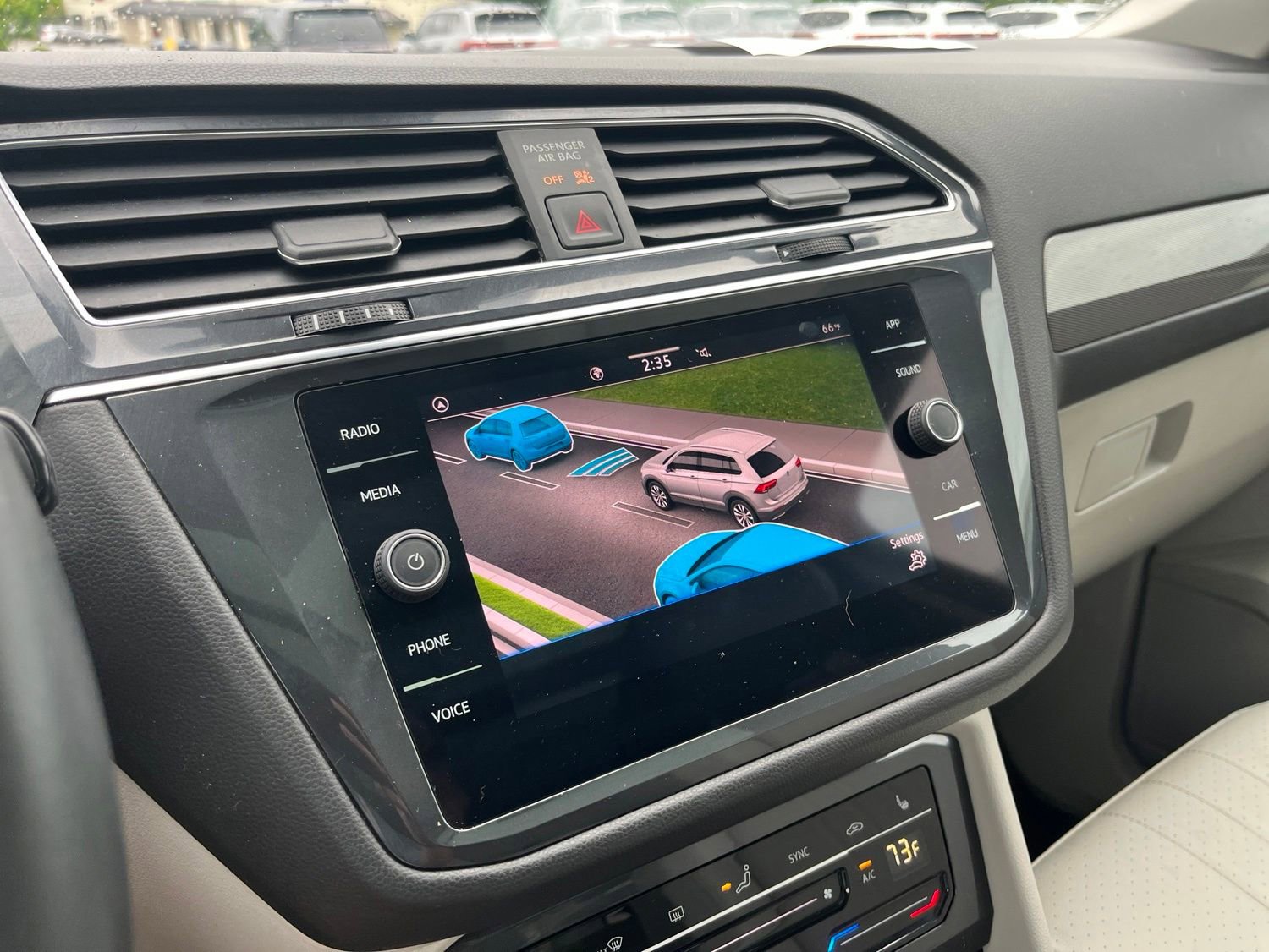 Used 2023 Volkswagen Tiguan SE w/ Panoramic Sunroof Package FWD image 25
