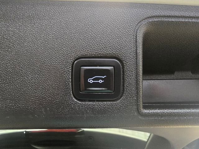 Used 2018 GMC Terrain SLT w/ Preferred Package image 28