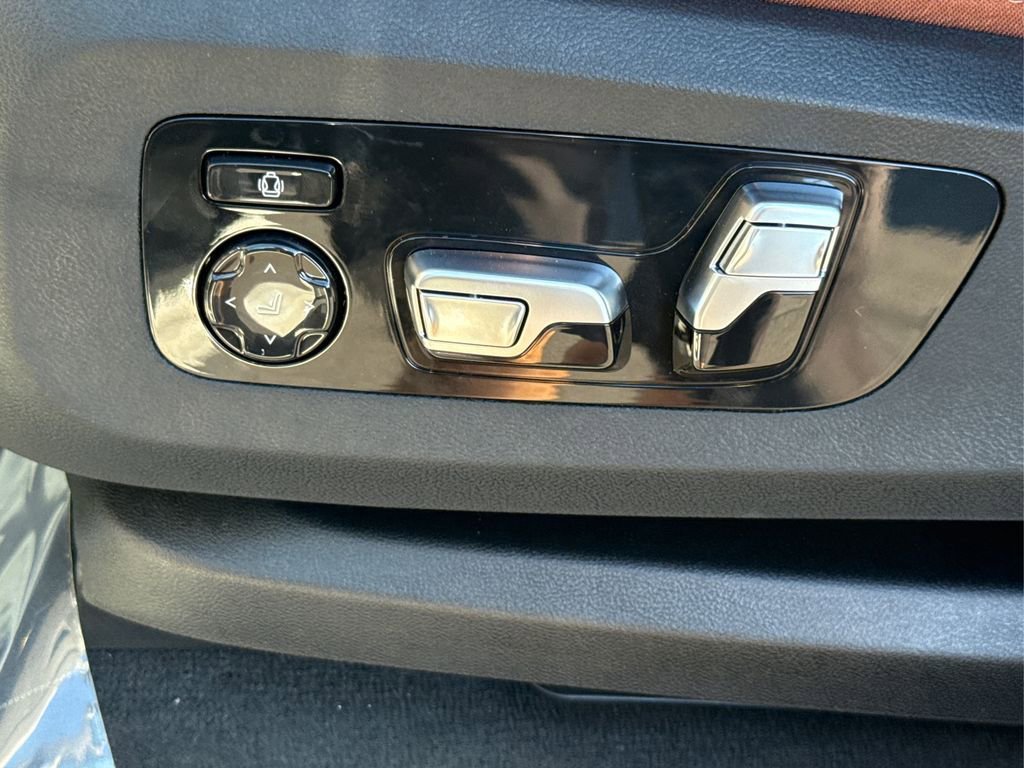 New 2026 BMW X7 M60i image 25