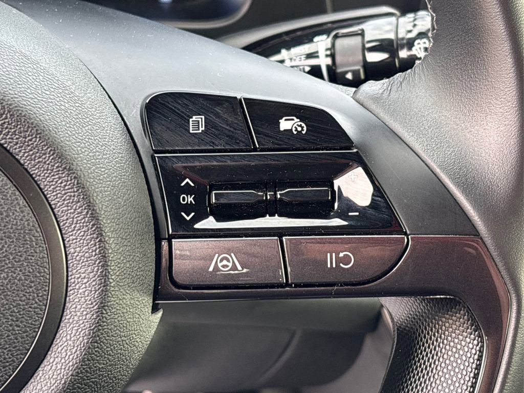 Used 2025 Hyundai Elantra Sport image 28