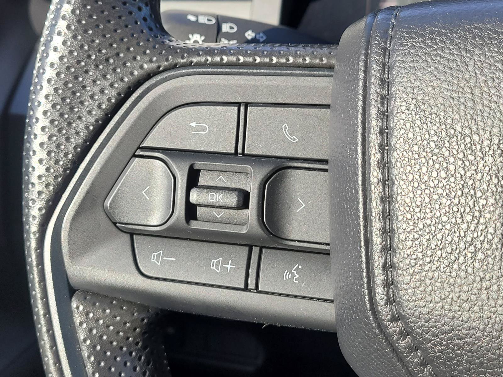 Used 2024 Toyota Tacoma SR RWD image 9