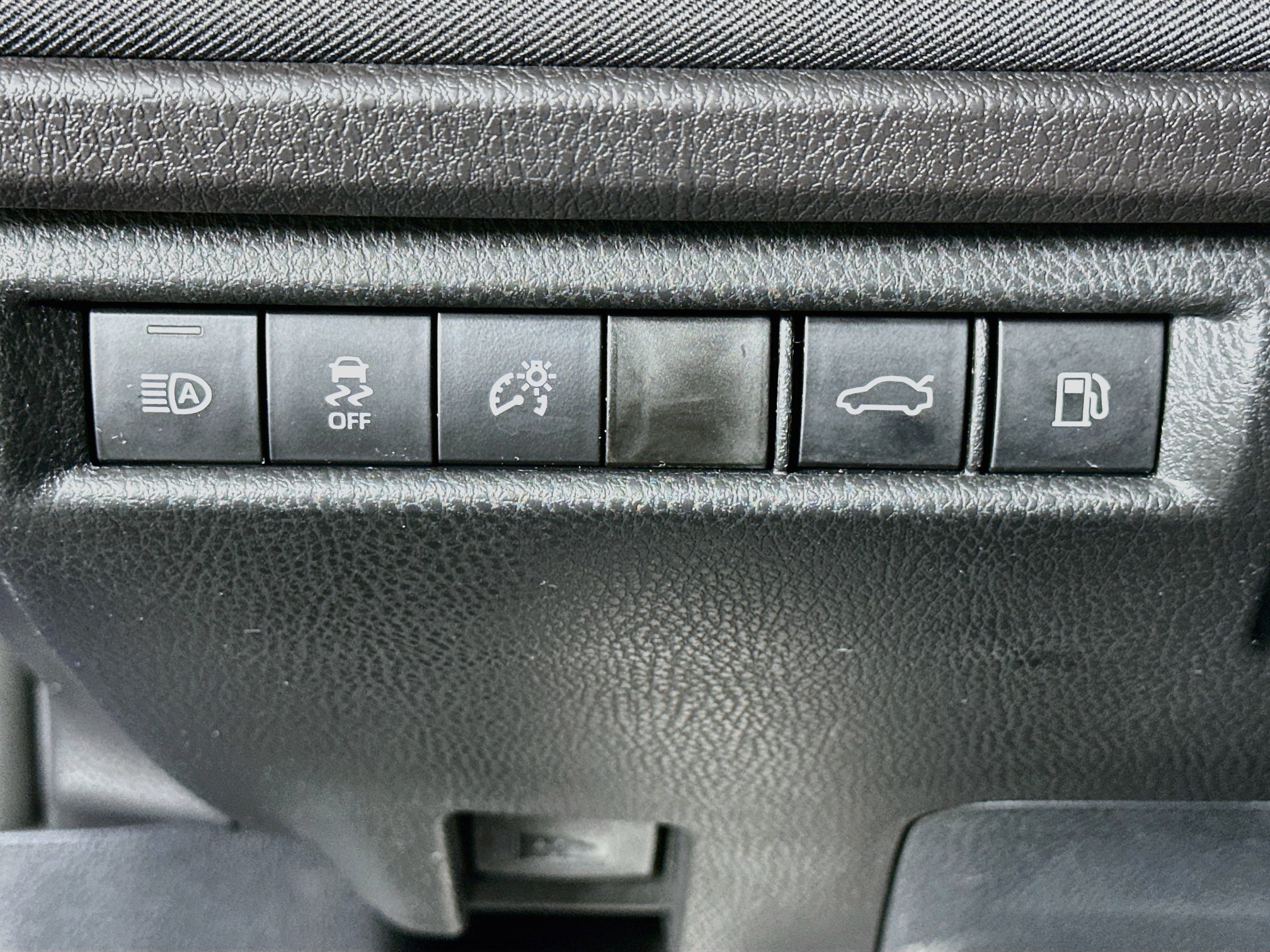 Used 2026 Toyota Camry LE FWD image 17