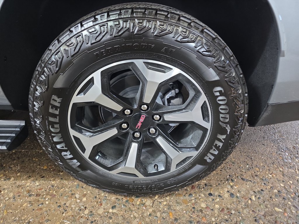 New 2026 GMC Yukon XL AT4 w/ AT4 Premium Plus Package AWD/4WD image 32