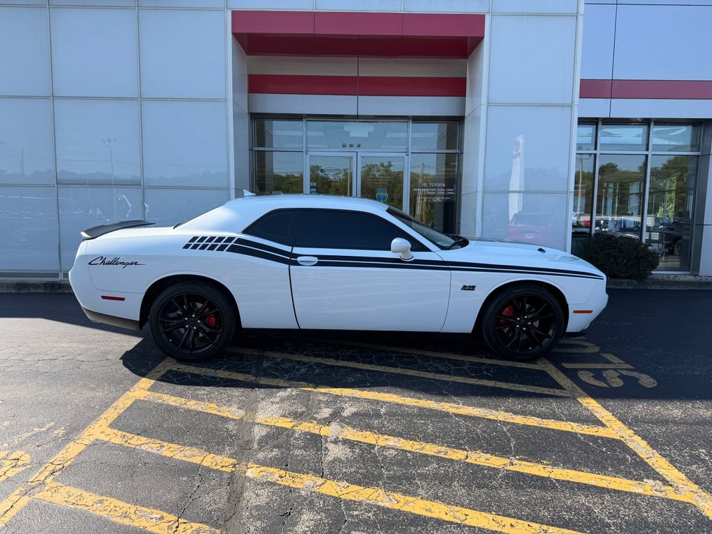 Used 2016 Dodge Challenger R/T Plus RWD image 4