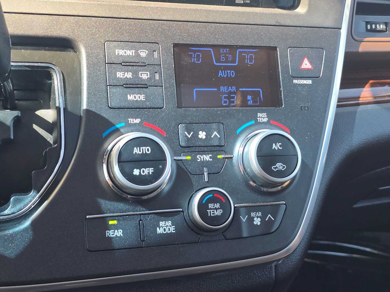 Used 2015 Toyota Sienna Limited AWD/4WD image 28
