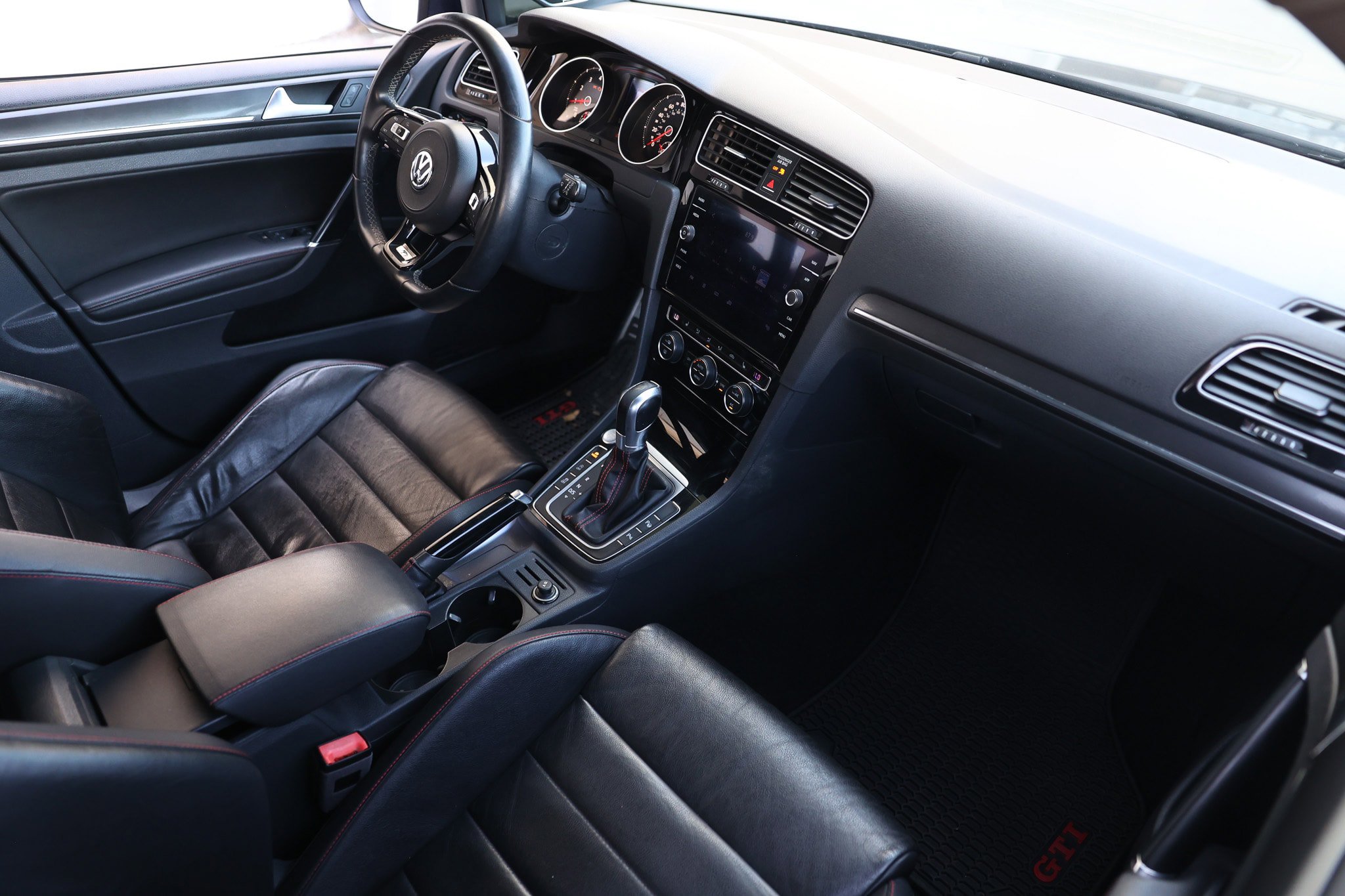 Used 2018 Volkswagen GTI Autobahn FWD image 22