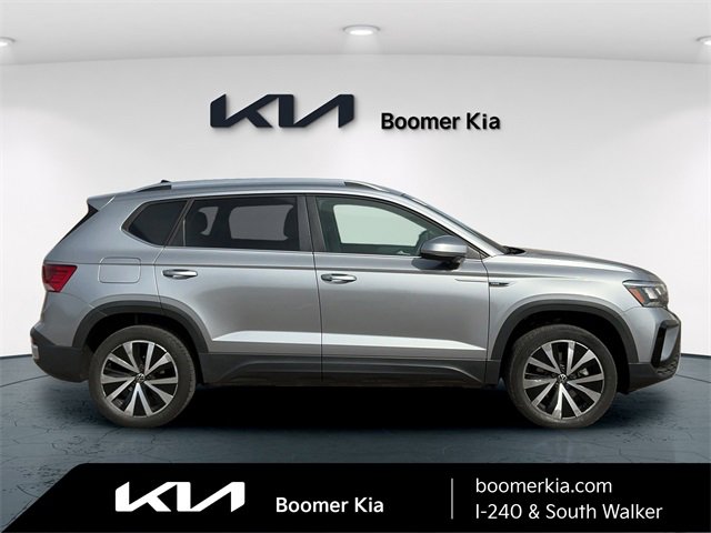 Used 2024 Volkswagen Taos SE image 4