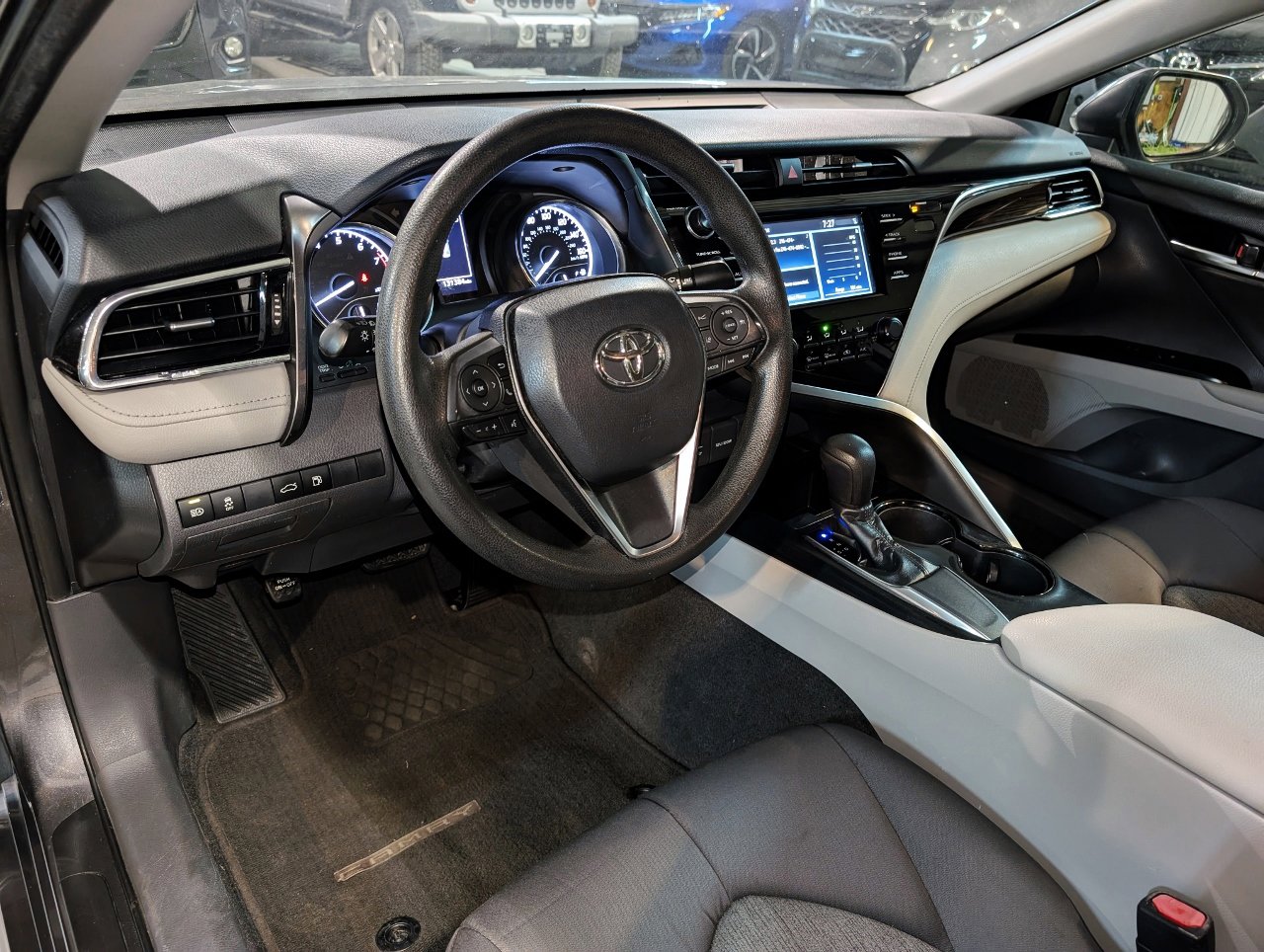 Used 2018 Toyota Camry LE image 14