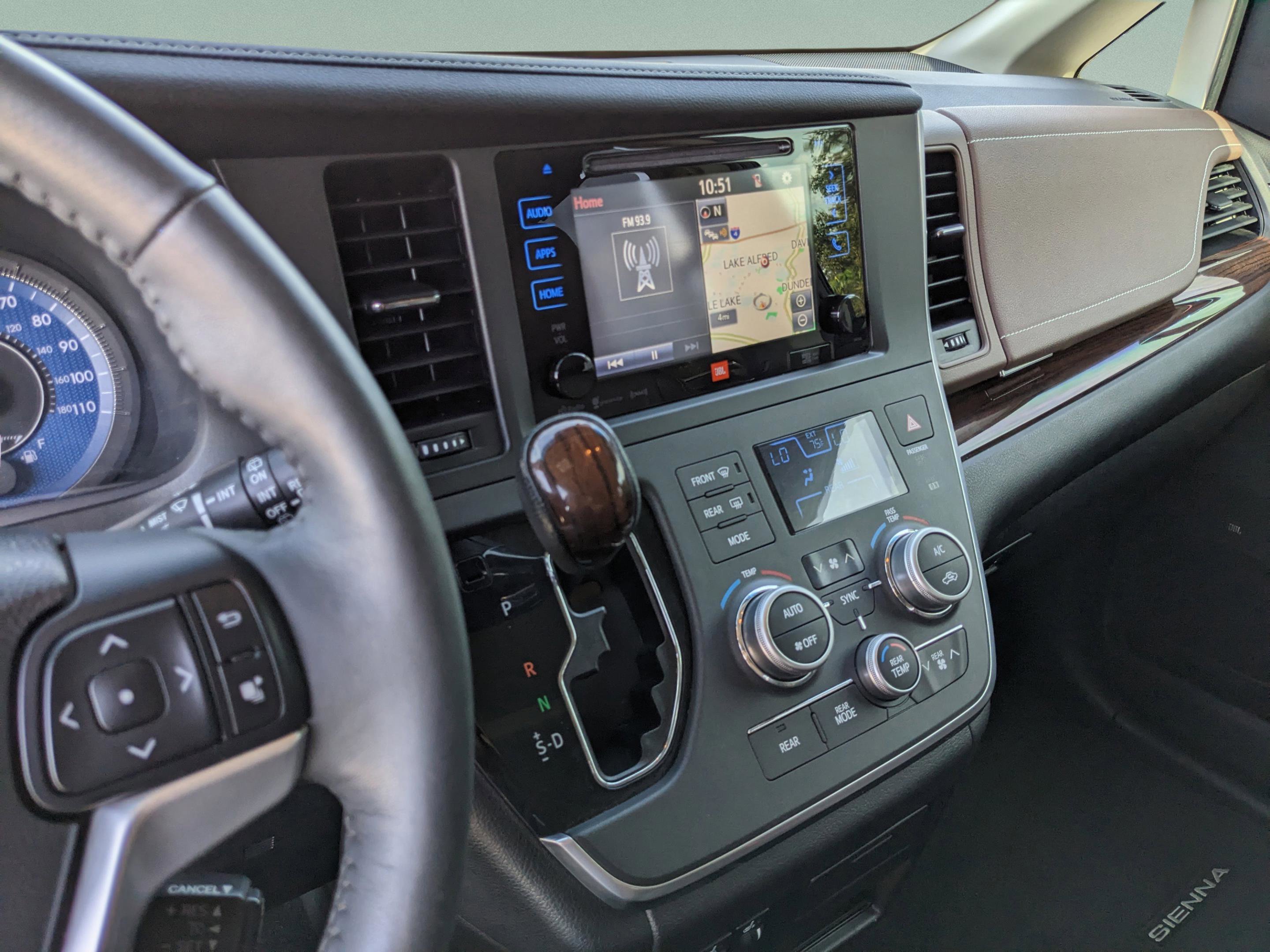 Used 2017 Toyota Sienna Limited image 29