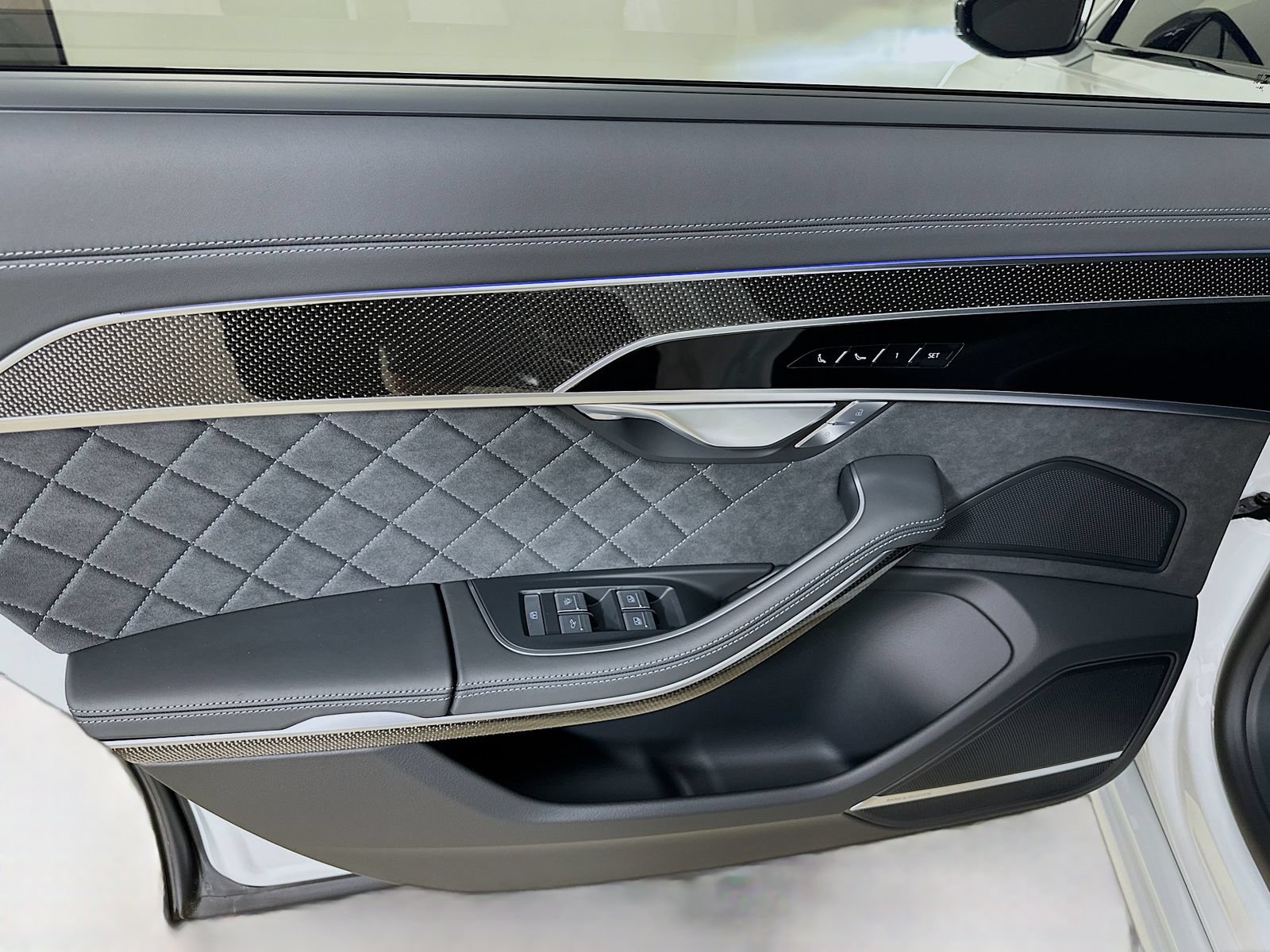 Used 2025 Audi S8 AWD/4WD image 35