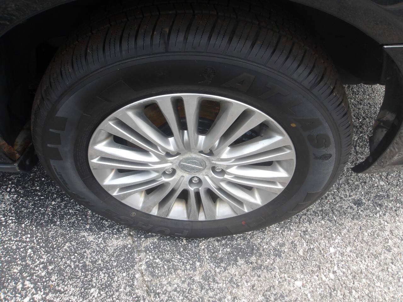 Used 2014 Chrysler Town & Country Touring-L FWD image 5