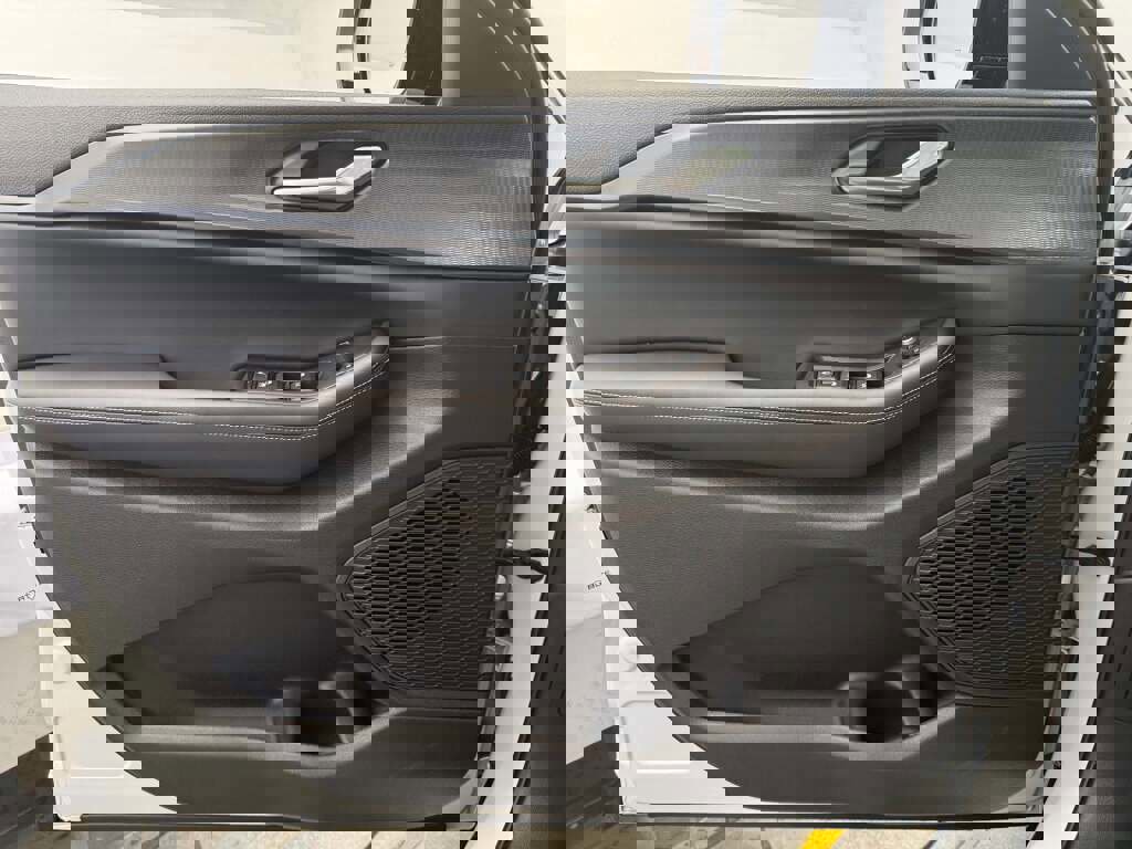 New 2025 Jeep Grand Cherokee Altitude image 24