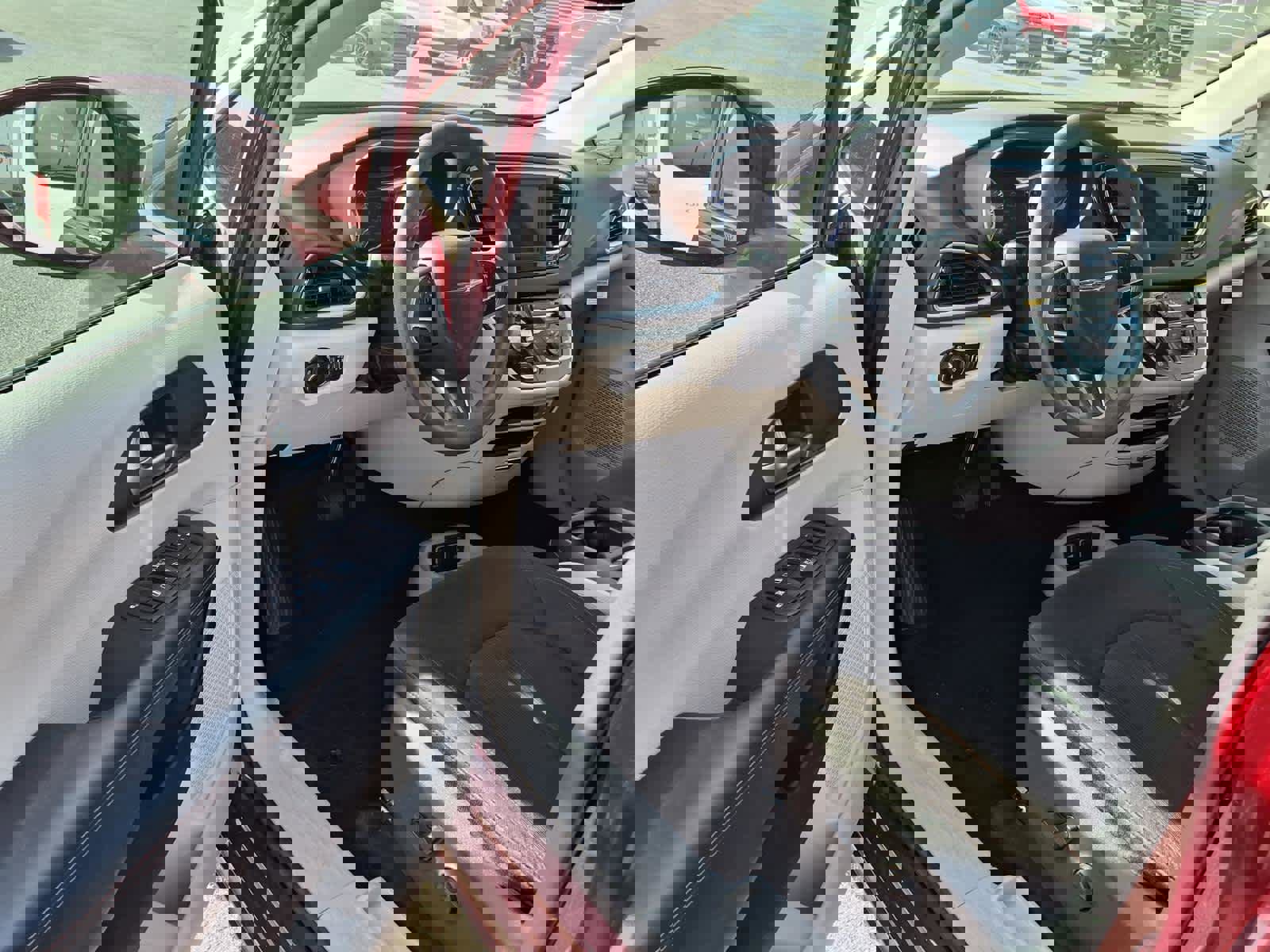 Used 2018 Chrysler Pacifica Touring Plus image 6