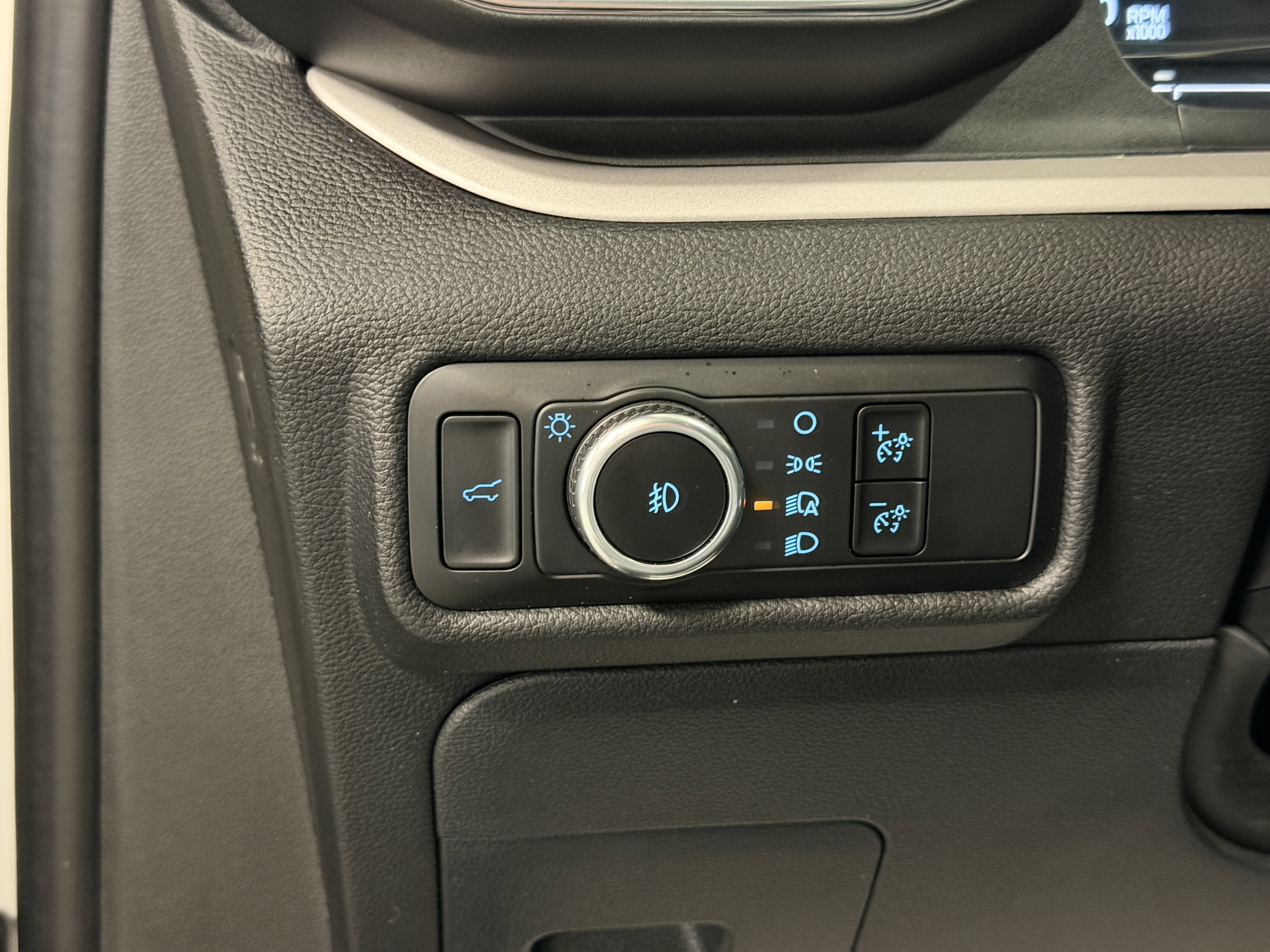 Used 2023 Ford Explorer XLT w/ Equipment Group 202A image 17