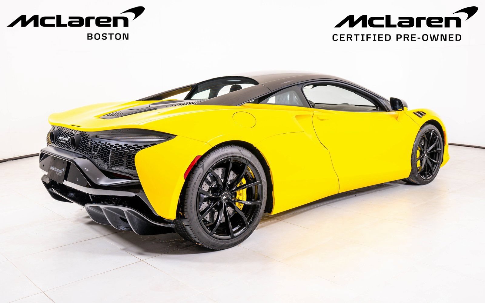 Used 2023 McLaren Artura RWD image 5