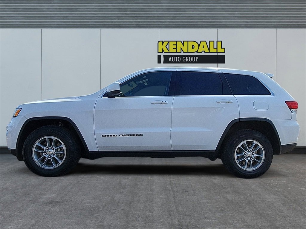 Used 2020 Jeep Grand Cherokee Laredo image 2