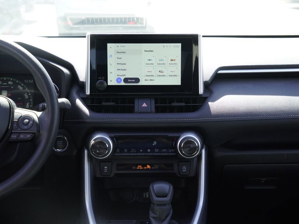 Used 2025 Toyota RAV4 XLE image 22