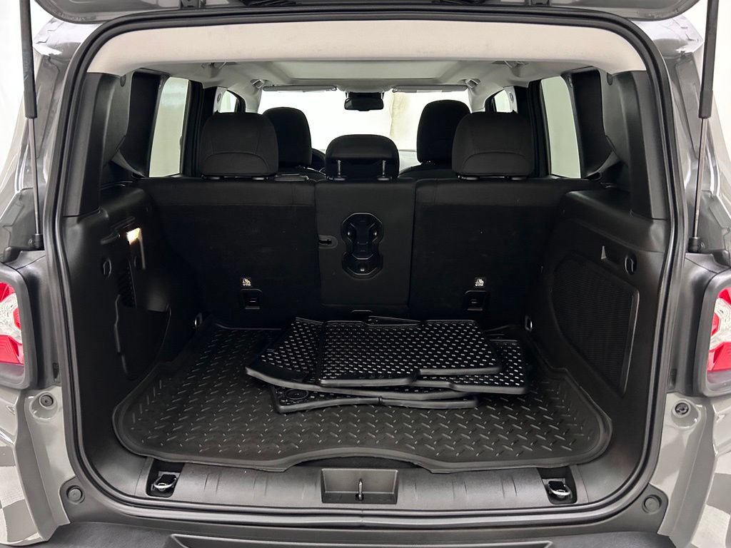 Certified 2022 Jeep Renegade Trailhawk w/ Sun/Sound Group AWD/4WD image 9