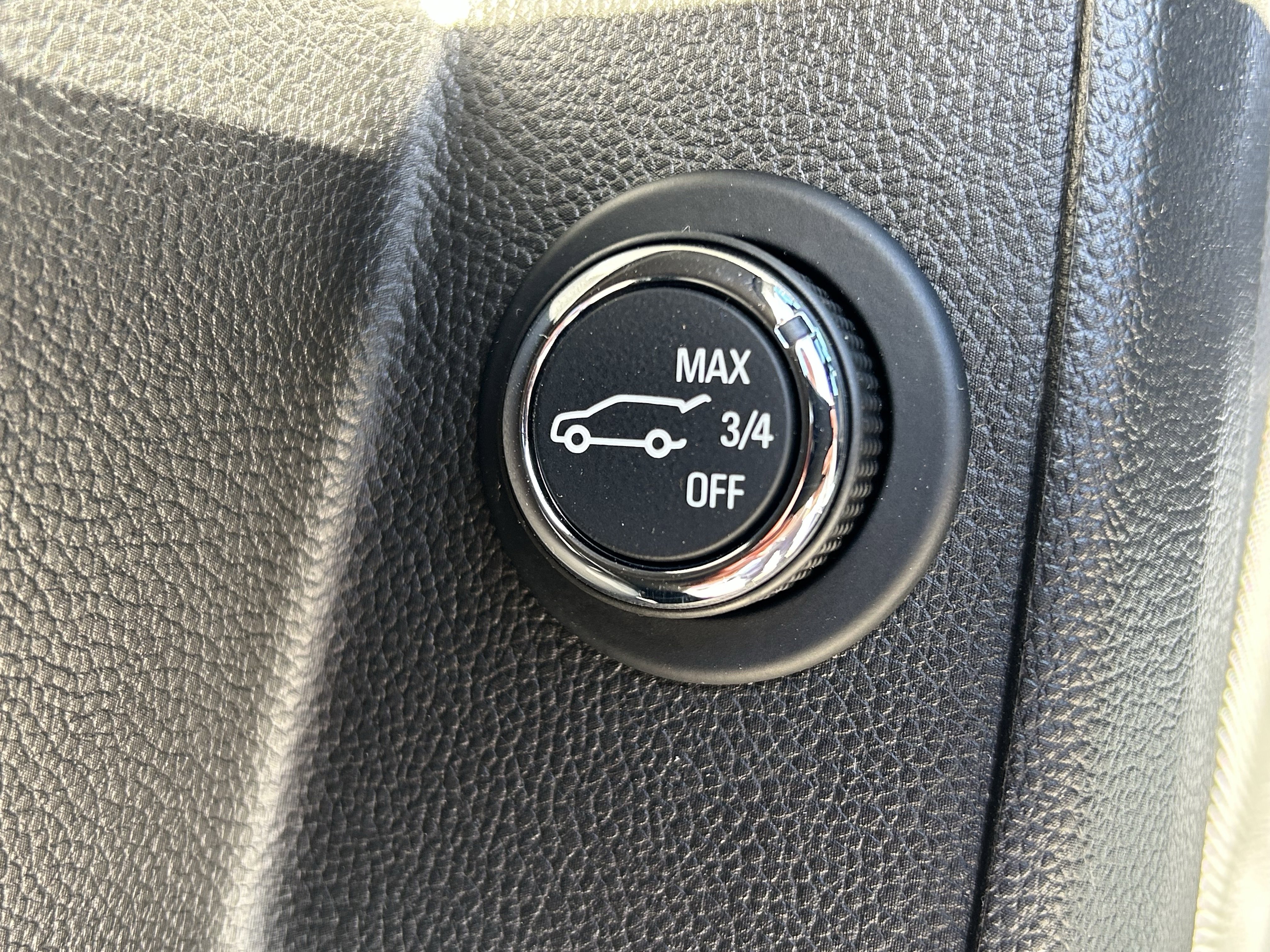 Used 2023 Chevrolet Traverse Premier image 17