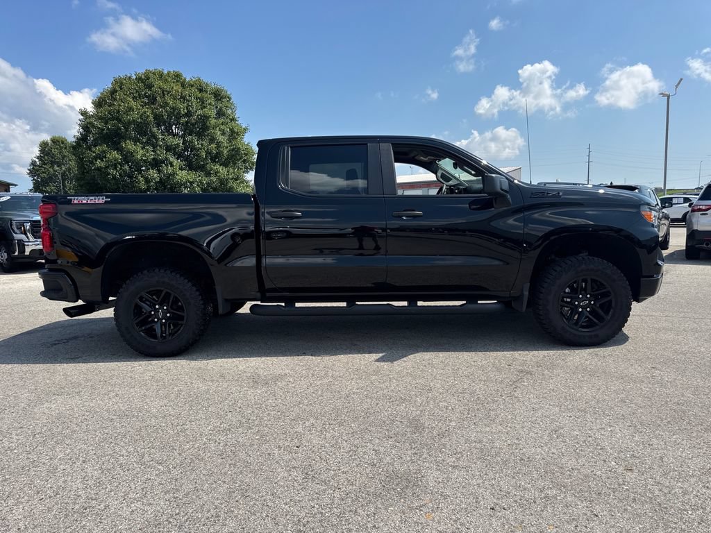 Used 2025 Chevrolet Silverado 1500 Custom Trail Boss w/ LPO, Dark Essentials Package AWD/4WD image 7