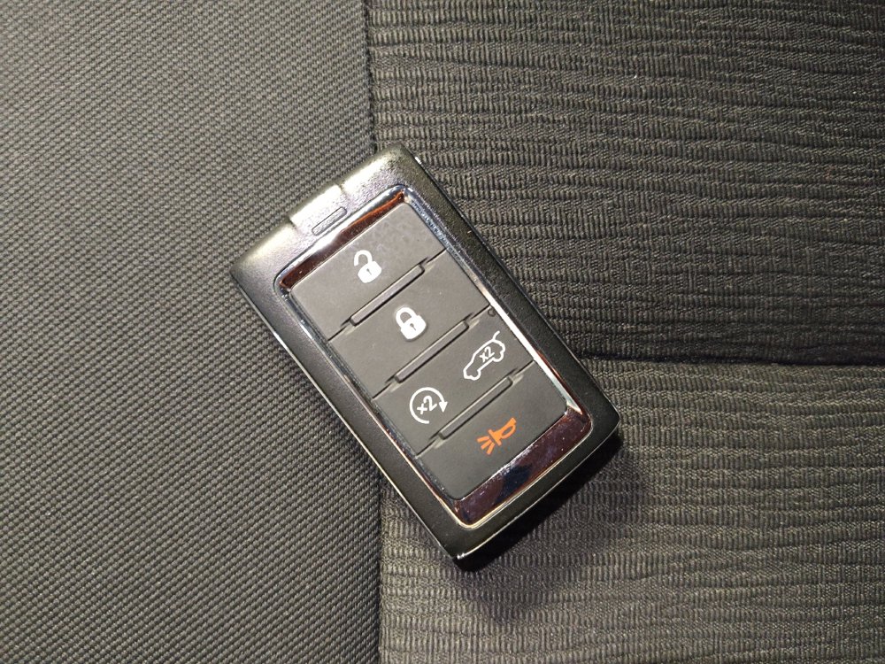 Used 2023 Jeep Grand Cherokee L Laredo image 32